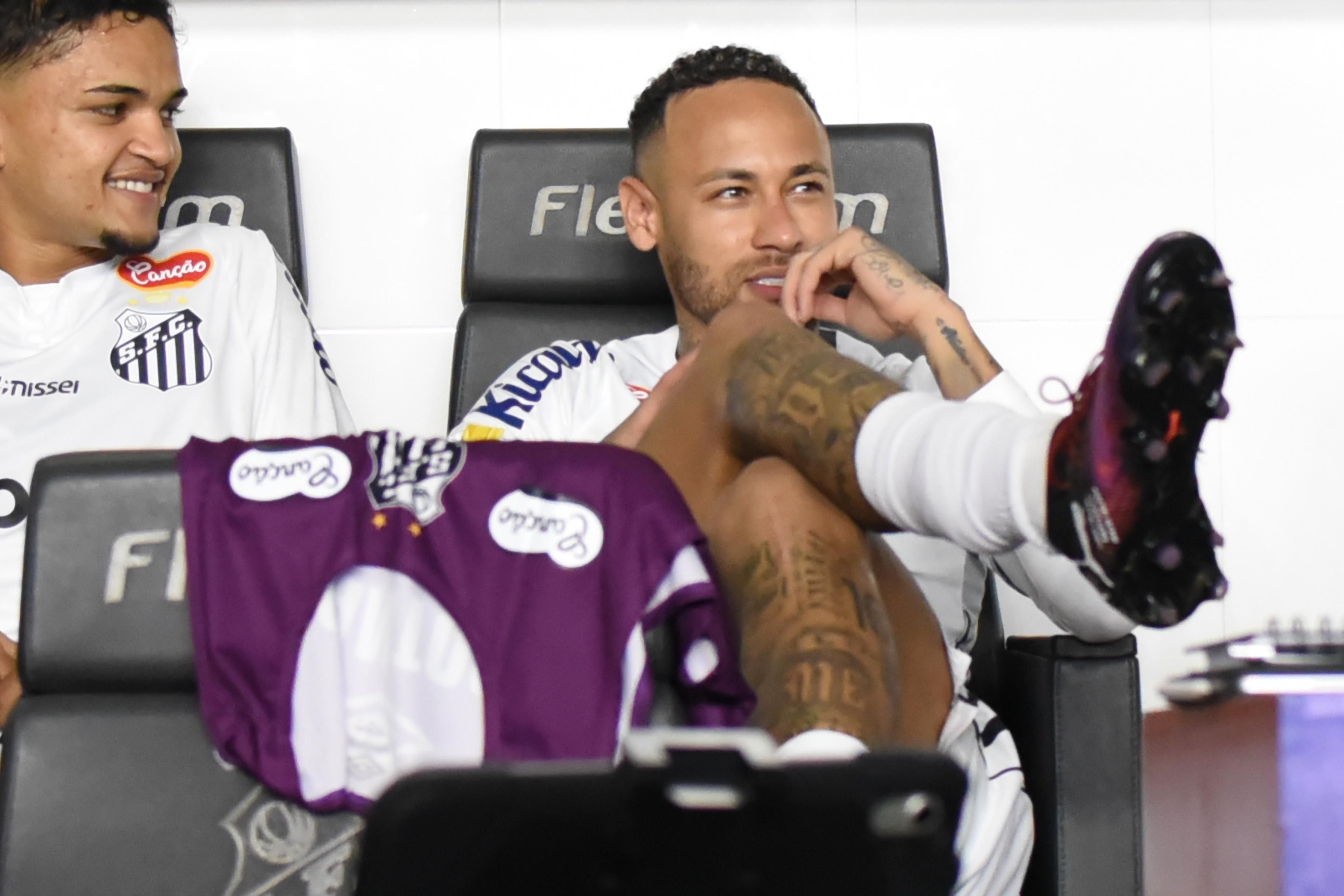 Auxiliar do Santos se diz surpreso com condições físicas de Neymar, mas faz ressalva