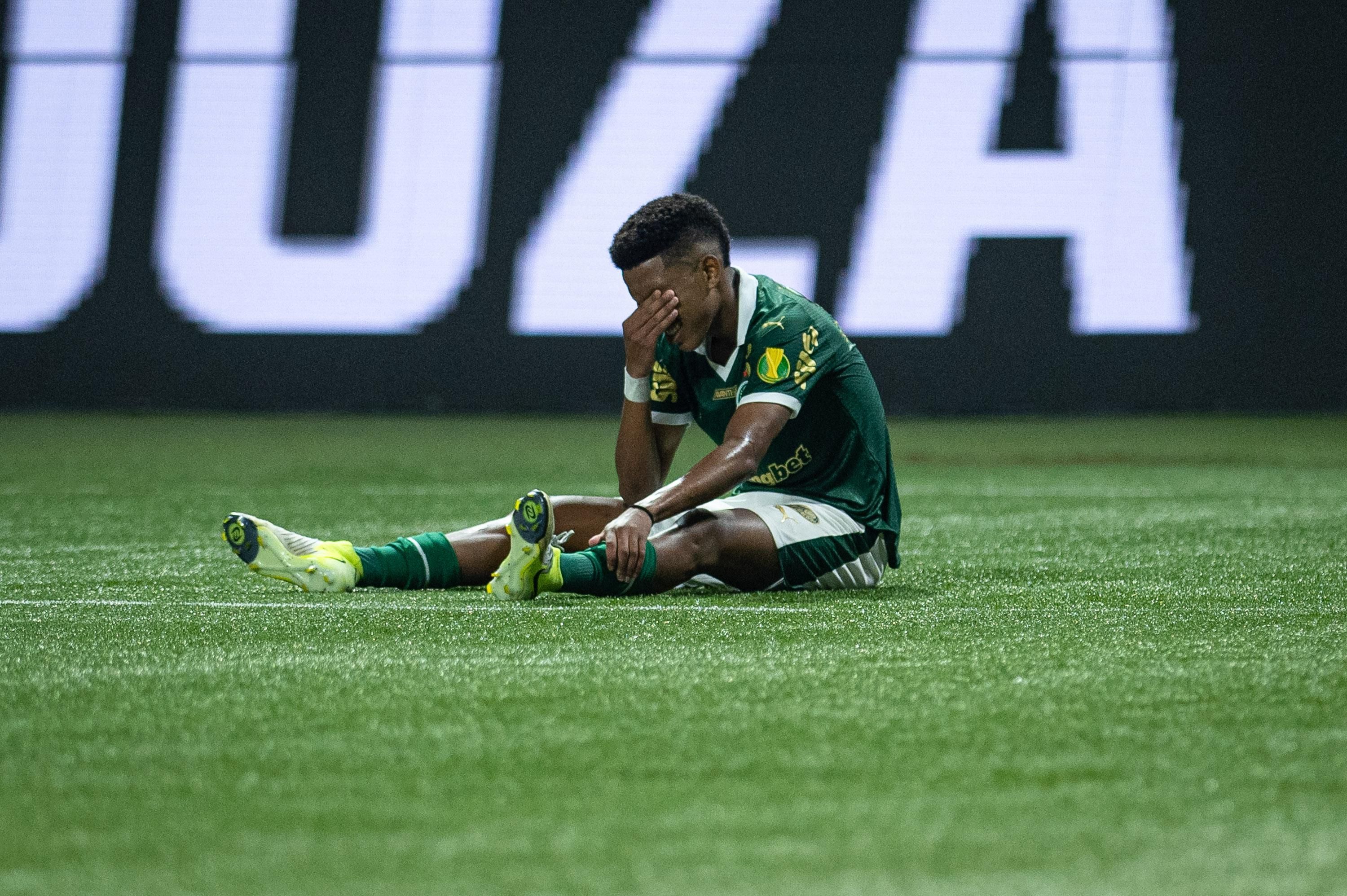 Escalação do Palmeiras: Abel toma decisão sobre volta de Estêvão contra o São Paulo