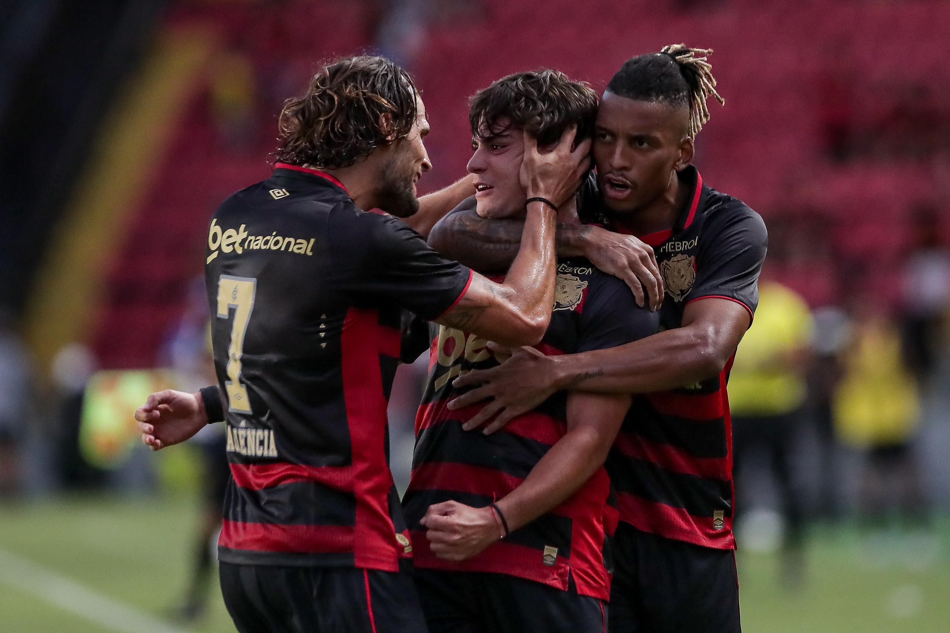 Sport faz cinco gols no segundo tempo e goleia ‘sensação’ do Pernambucano