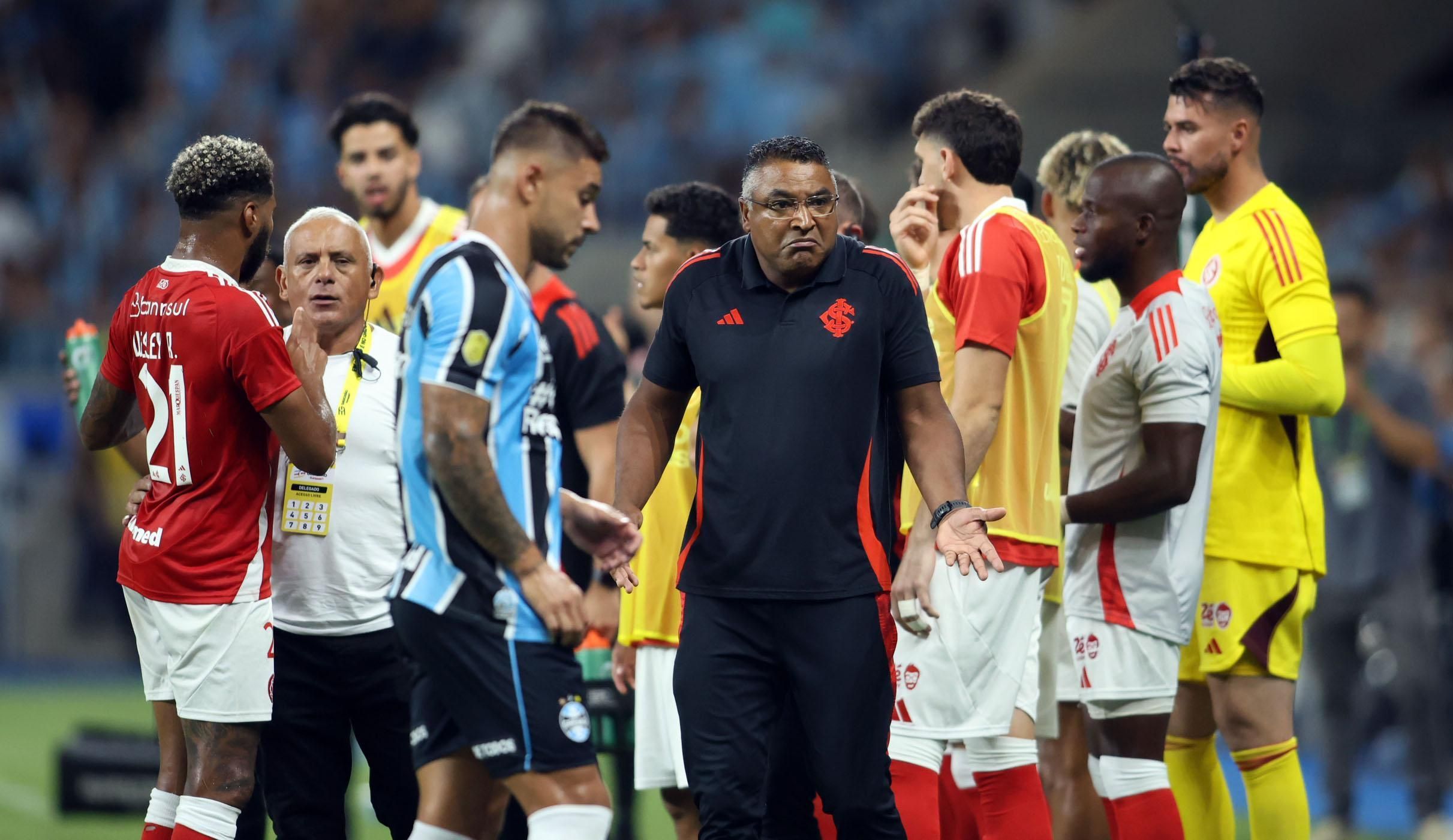 Entenda por que Roger Machado, do Inter, deixou GreNal mesmo sem ser expulso