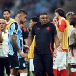 Entenda por que Roger Machado, do Inter, deixou GreNal mesmo sem ser expulso