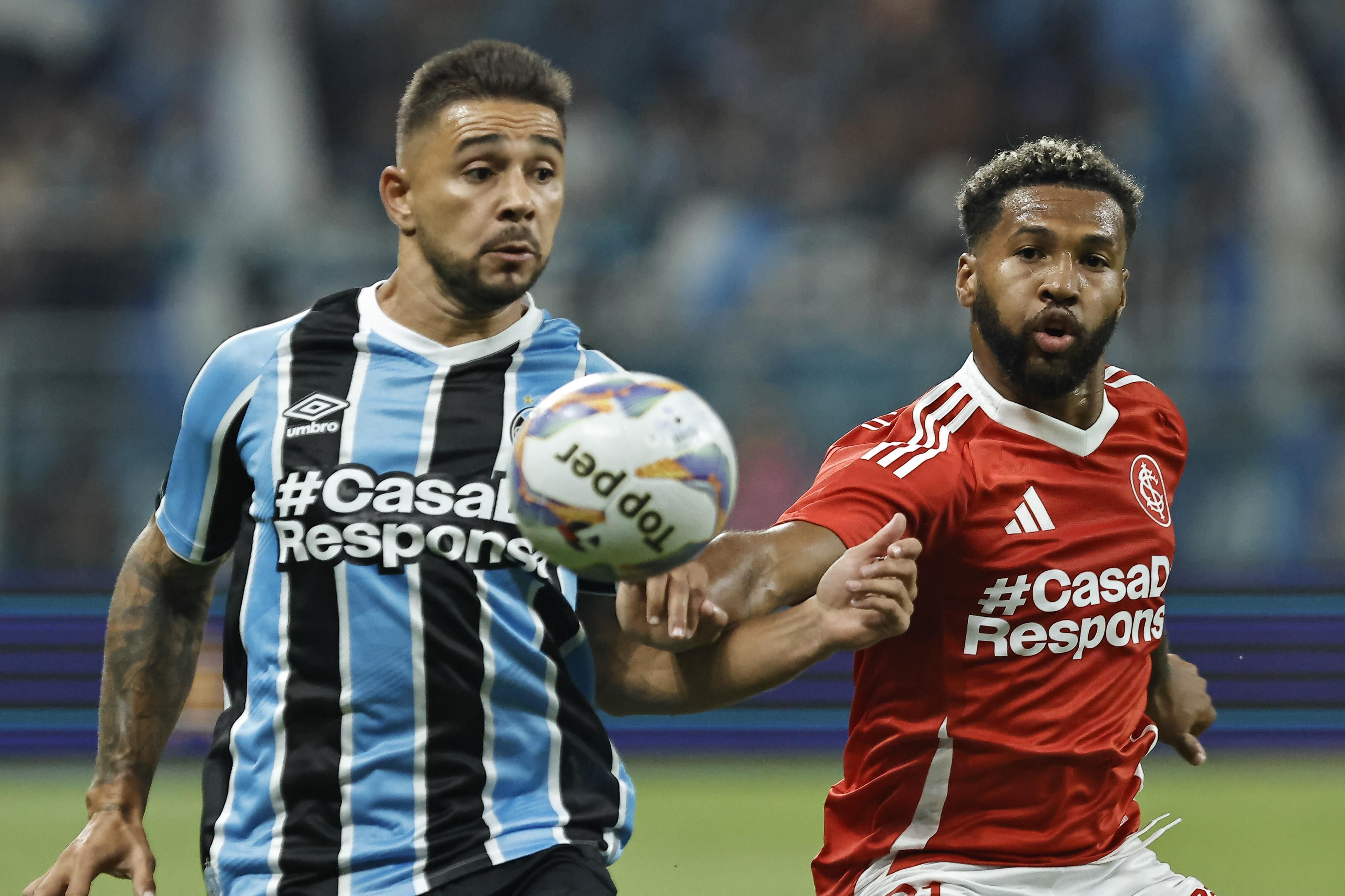 Em GreNal polêmico, Grêmio e Inter empatam pelo Gauchão