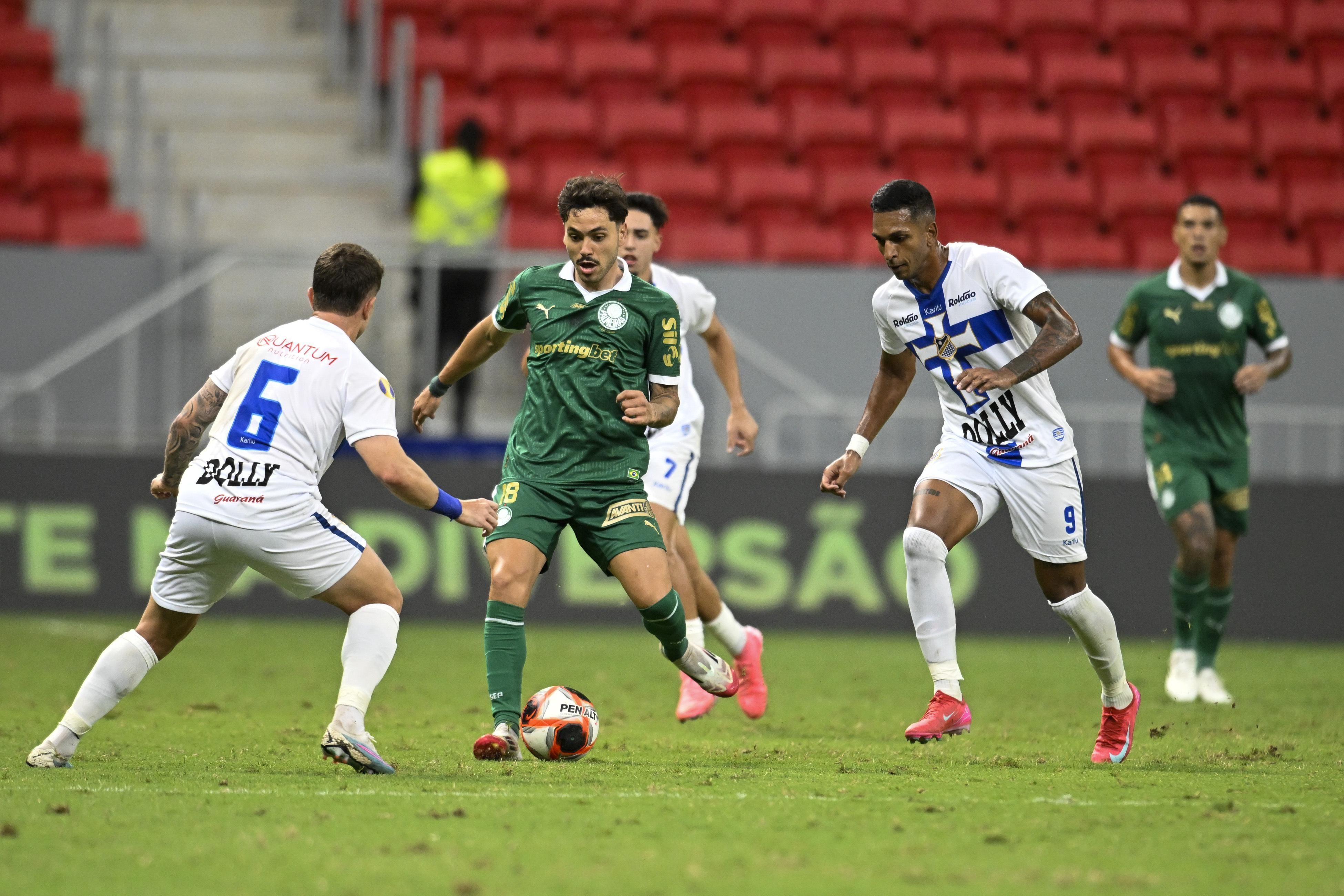 Palmeiras empata com o Água Santa e se complica no Paulistão