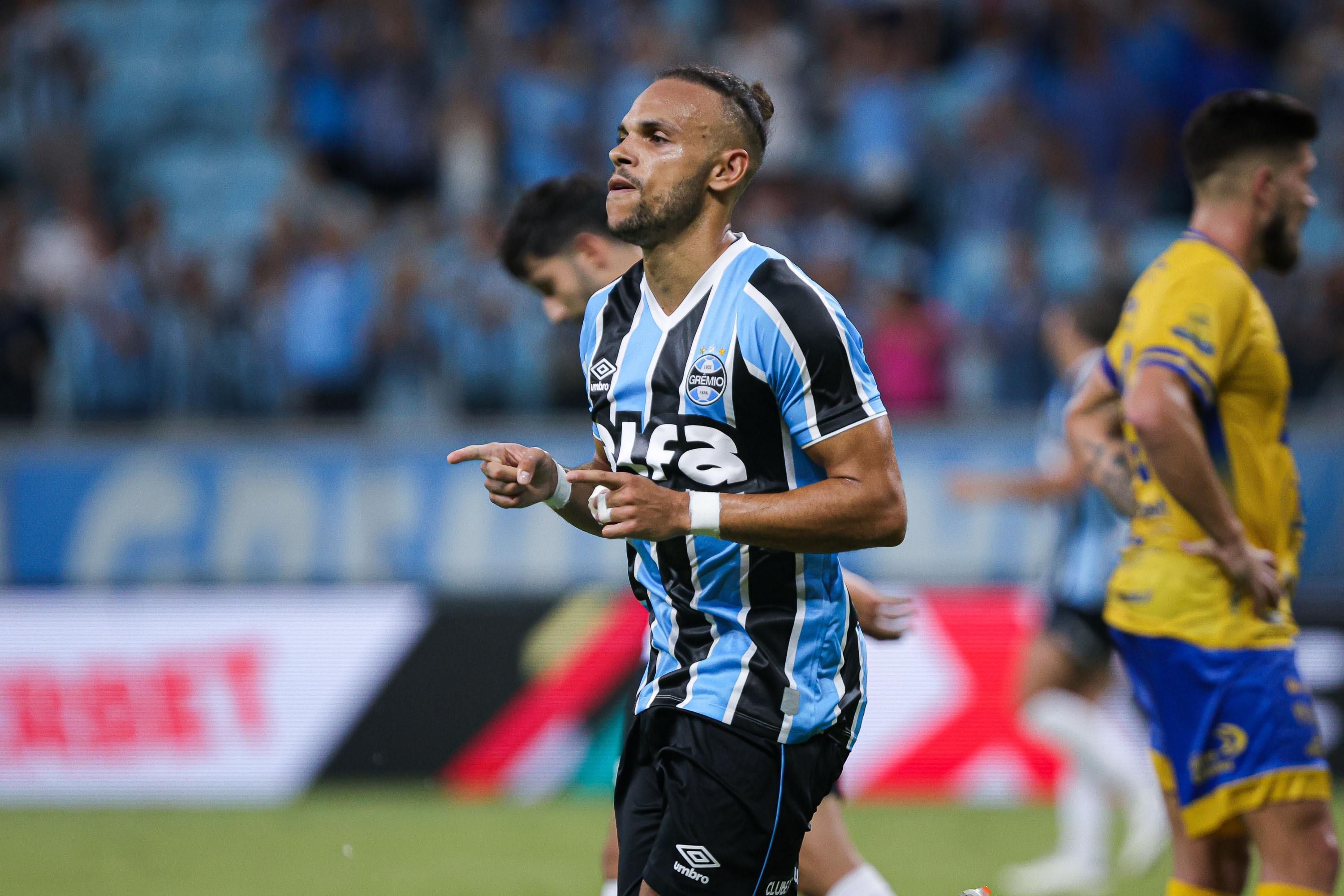 Com time misto, Grêmio goleia Pelotas no Gauchão