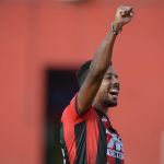Vitória vence Jequié com gol de ex-Cruzeiro e segue líder do Baiano