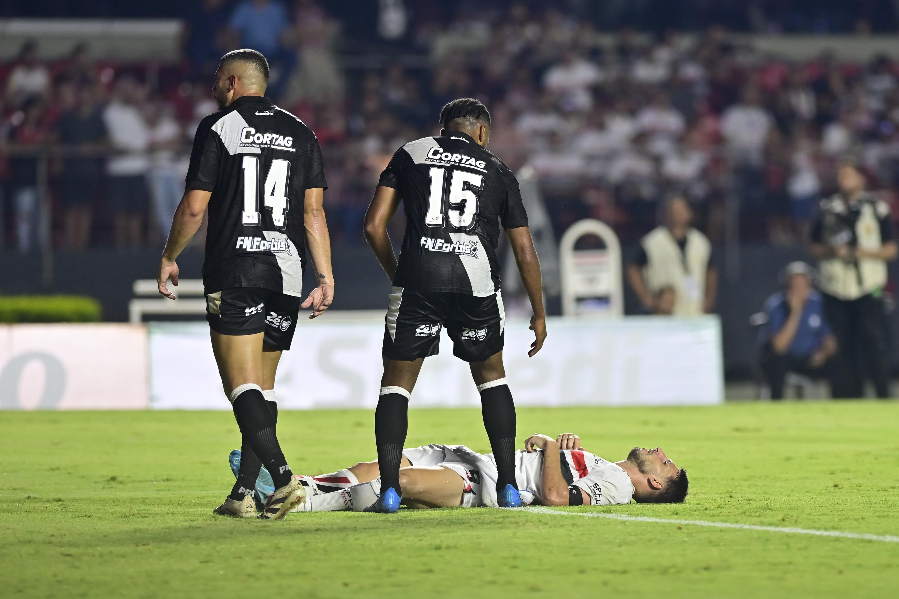 São Paulo perde para Ponte Preta, não garante liderança e complica o Palmeiras