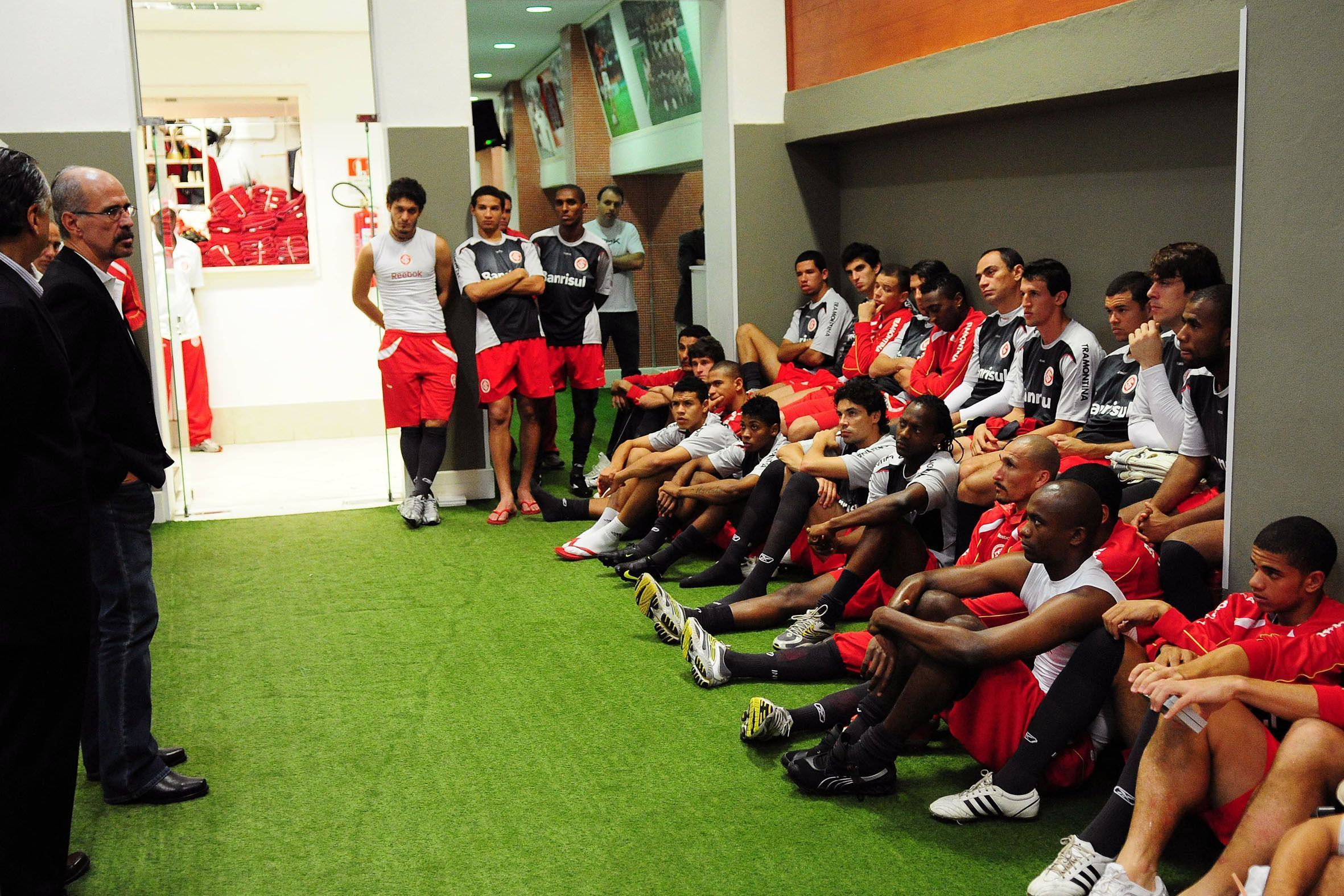 Ex-Atlético relembra técnico que sacou arma e 'ameaçou' jogadores na apresentação