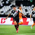 Com pintura de Coutinho, Vasco atropela o Nova Iguaçu pela Copa do Brasil