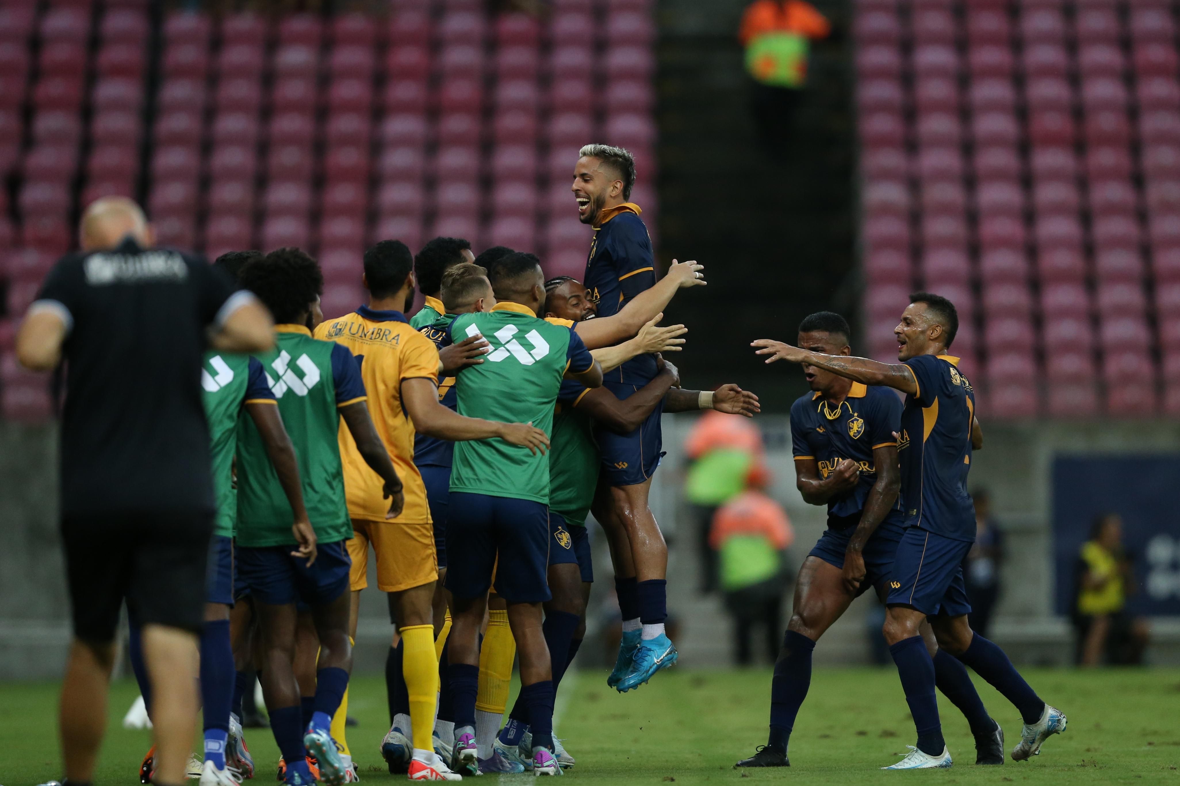 Retrô vence Maguary com gol no último minuto e abre vantagem no Pernambucano