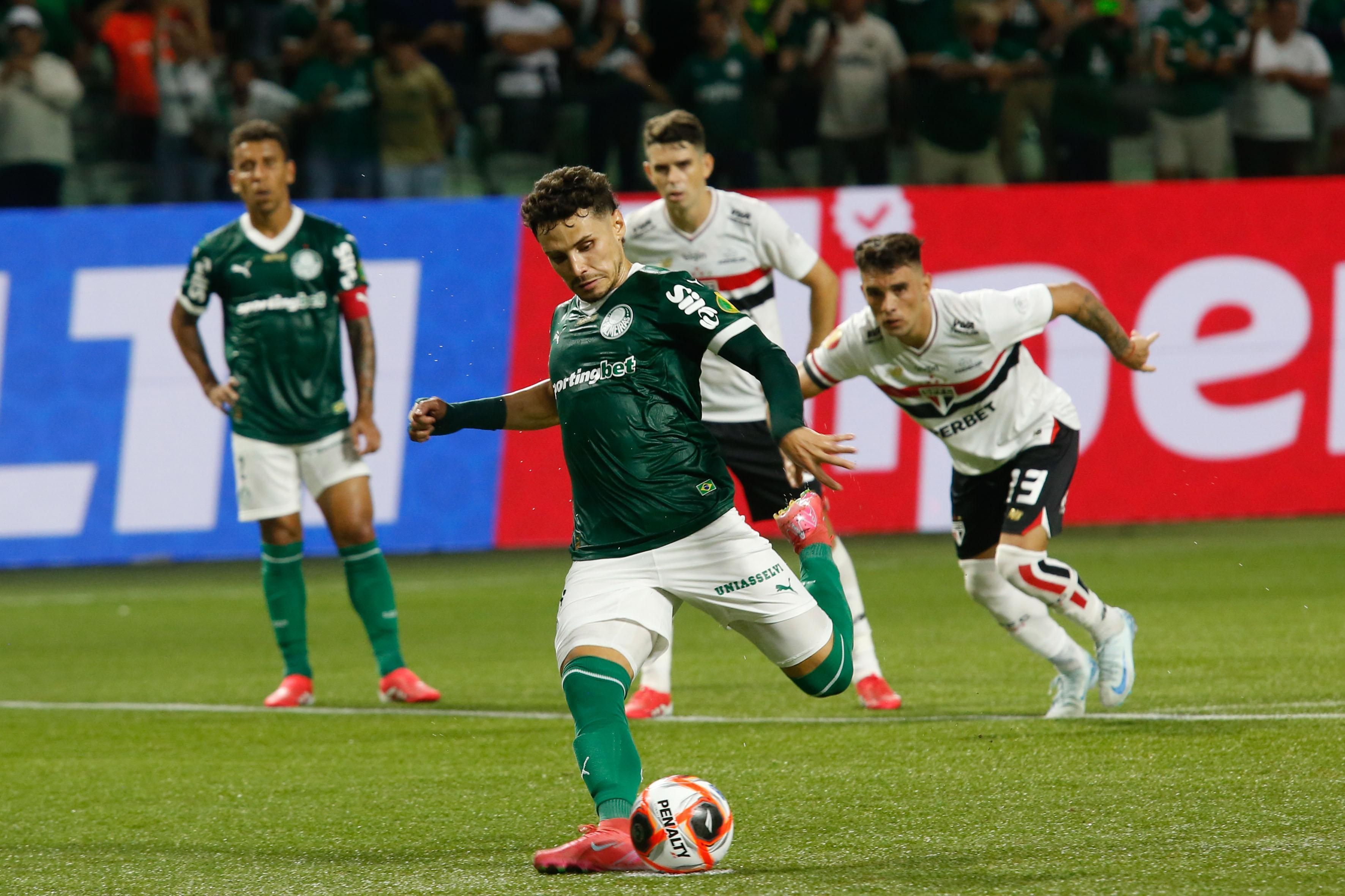 Palmeiras vence São Paulo com pênalti polêmico e avança à final do Paulista