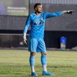 Goleiro do Grêmio exalta classificação e critica gramado da Arena Sicredi