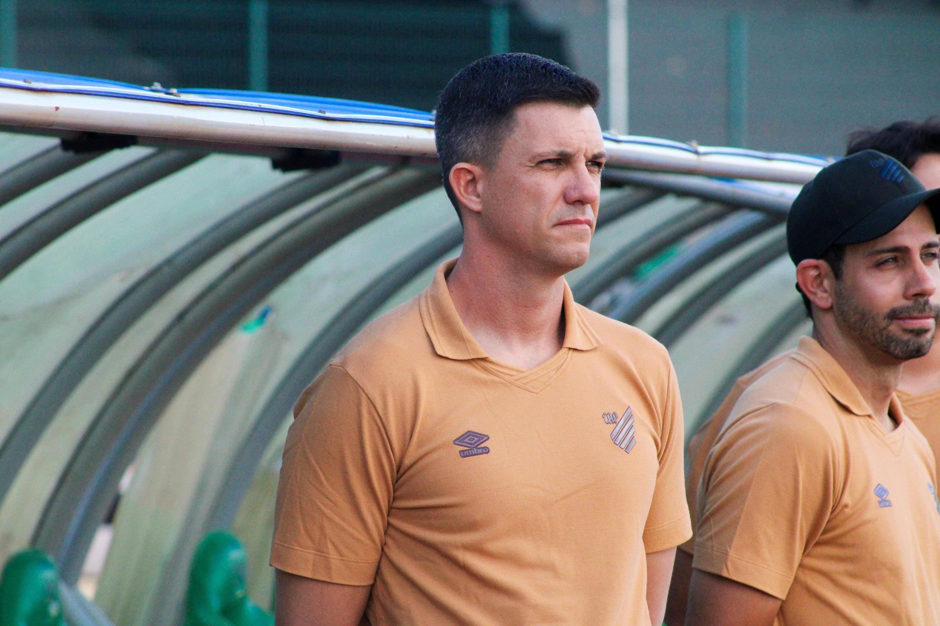 Escalação do Athletico-PR: Barbieri repete time do jogo de ida com o Maringá