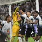 Hugo pega pênalti, Corinthians empata com Palmeiras e é campeão paulista