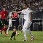 Zagueiro ex-Cruzeiro é criticado após falha em derrota do Santos no Brasileiro