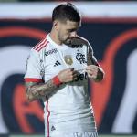 Flamengo bate o Vitória no Barradão e vence a primeira no Brasileiro