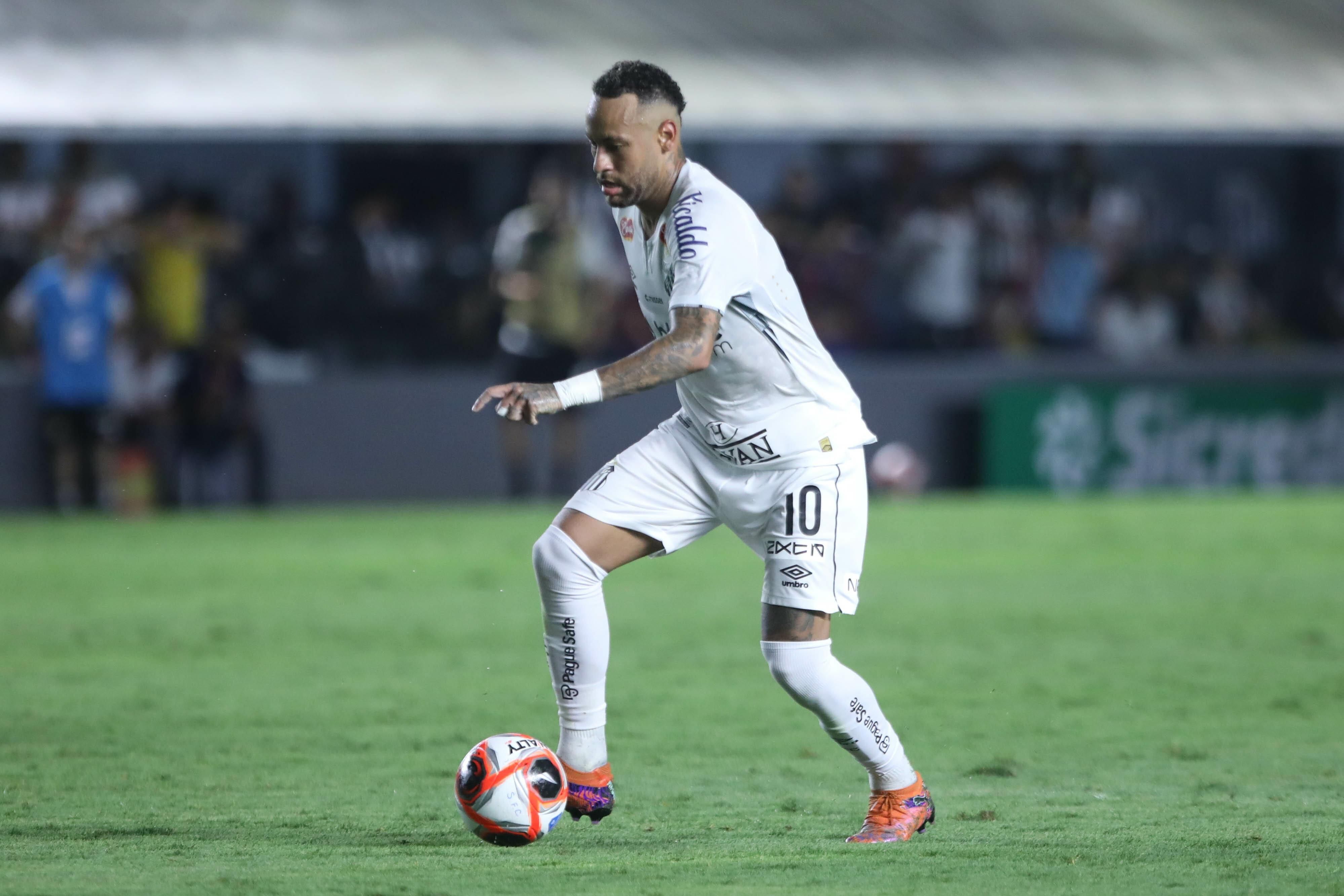 Técnico do Santos projeta volta de Neymar aos treinos e define prazo