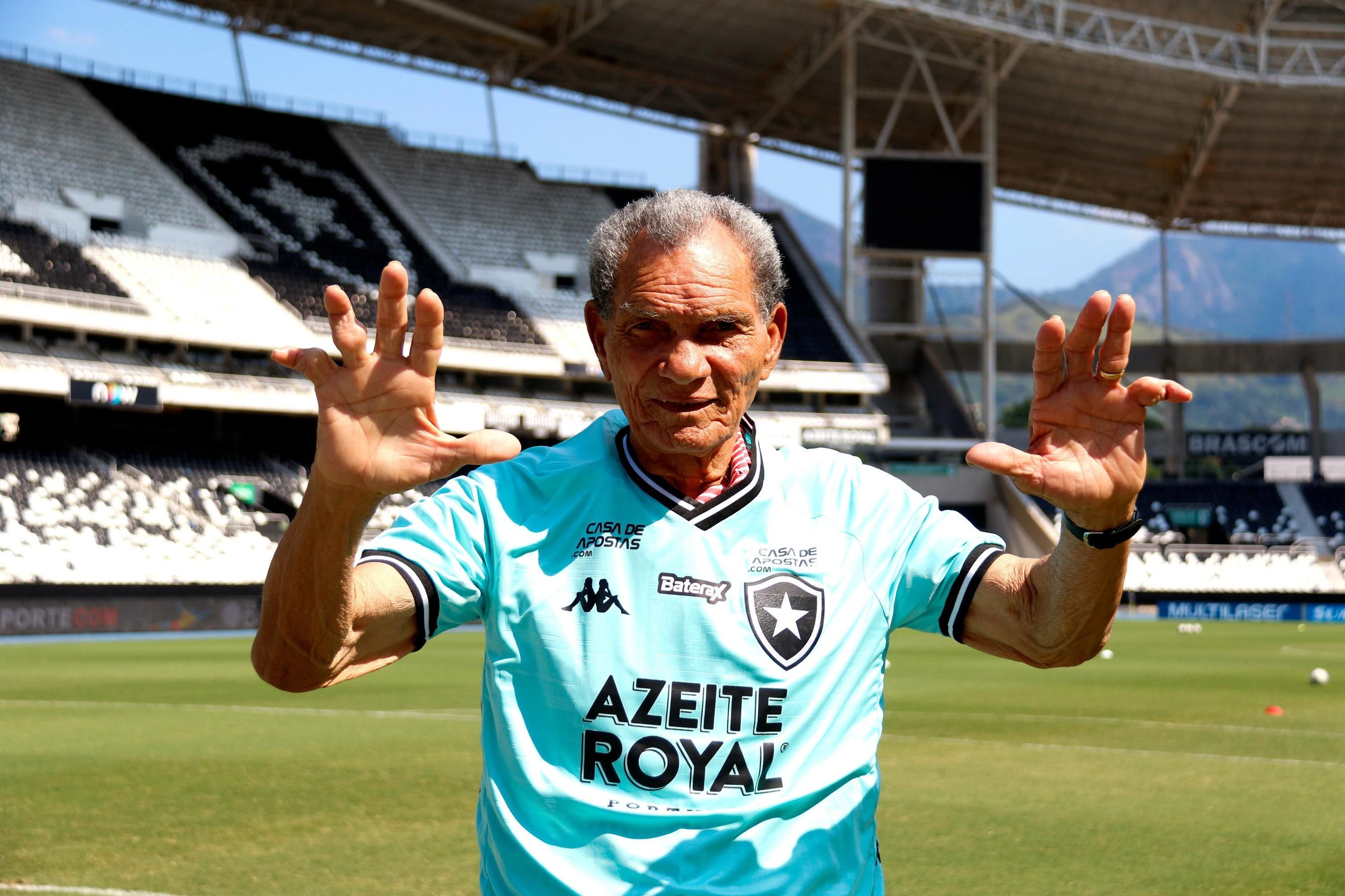 CBF lamenta morte do ex-goleiro Manga: ‘Um dos maiores da história’