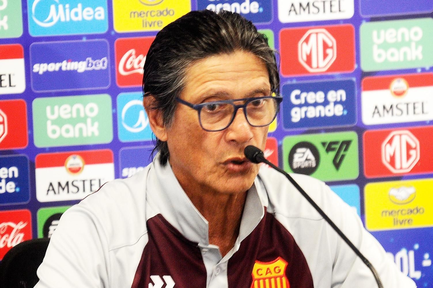Técnico do Atlético Grau diz que Godoy Cruz deu mais trabalho que o Grêmio