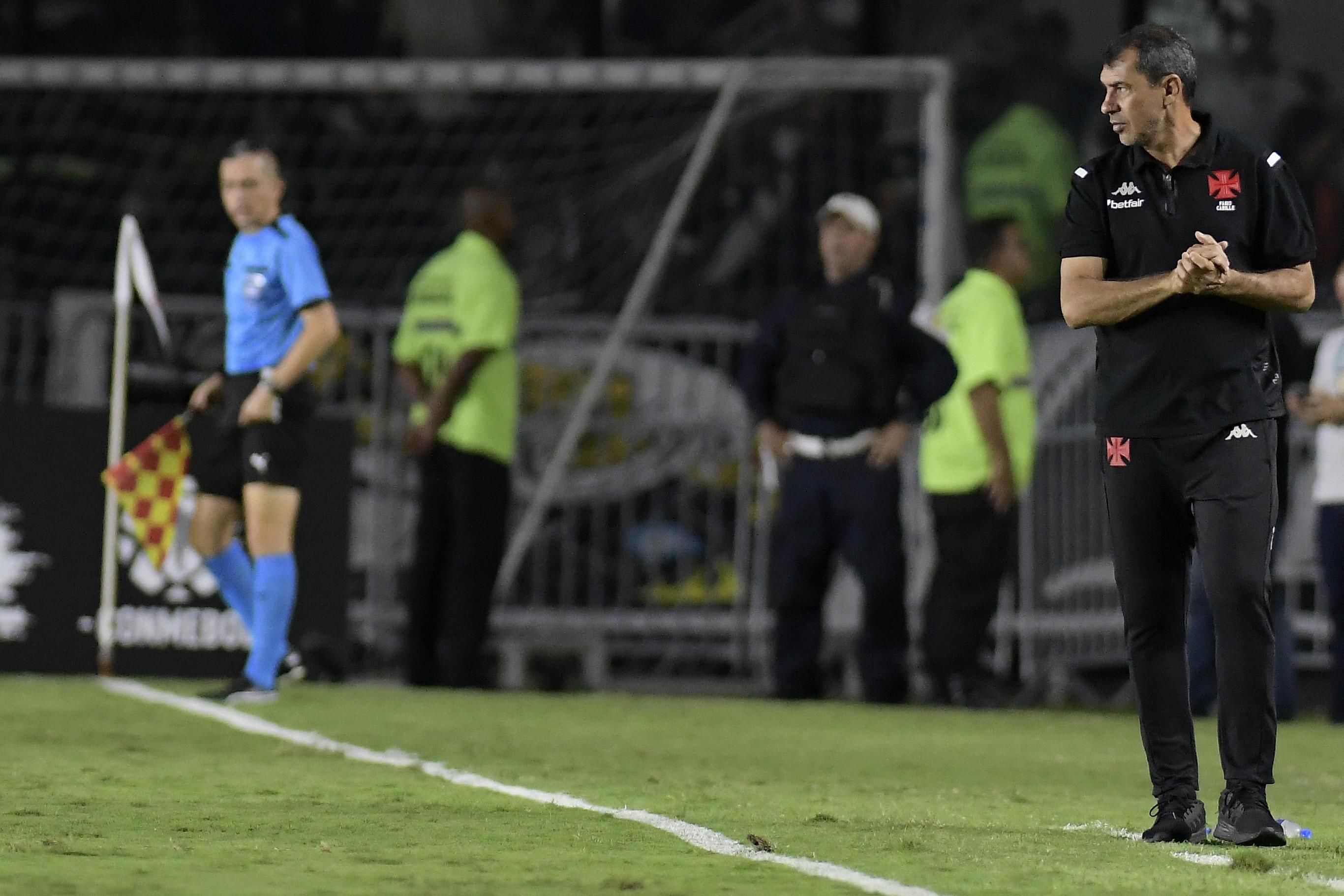 Fábio Carille critica a torcida do Vasco após vaias em São Januário