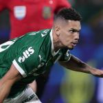 Paulinho estreia pelo Palmeiras e celebra retorno após grave lesão