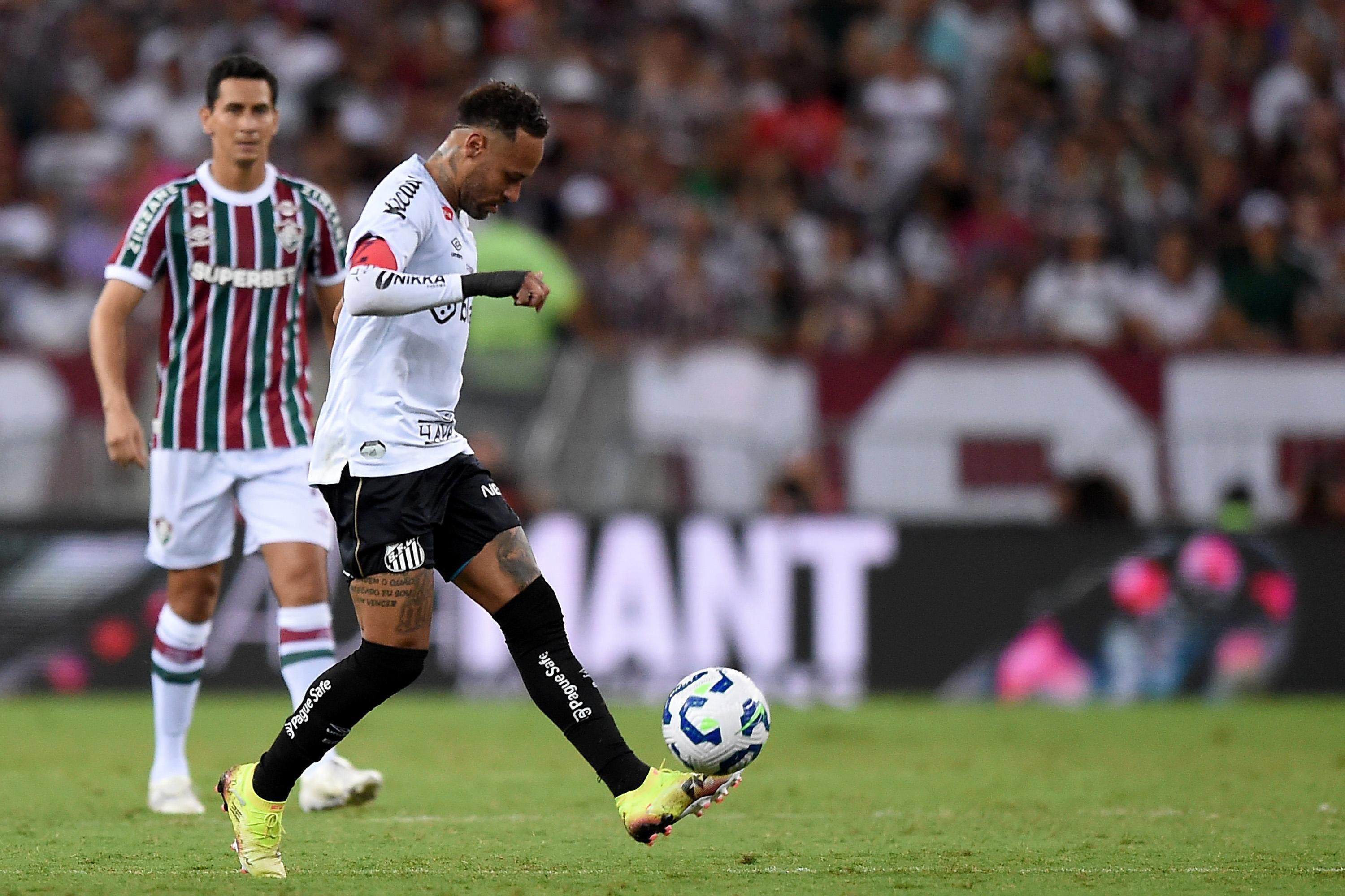 Após nove anos, Neymar e Ganso se reencontram em campo em Fluminense x Santos