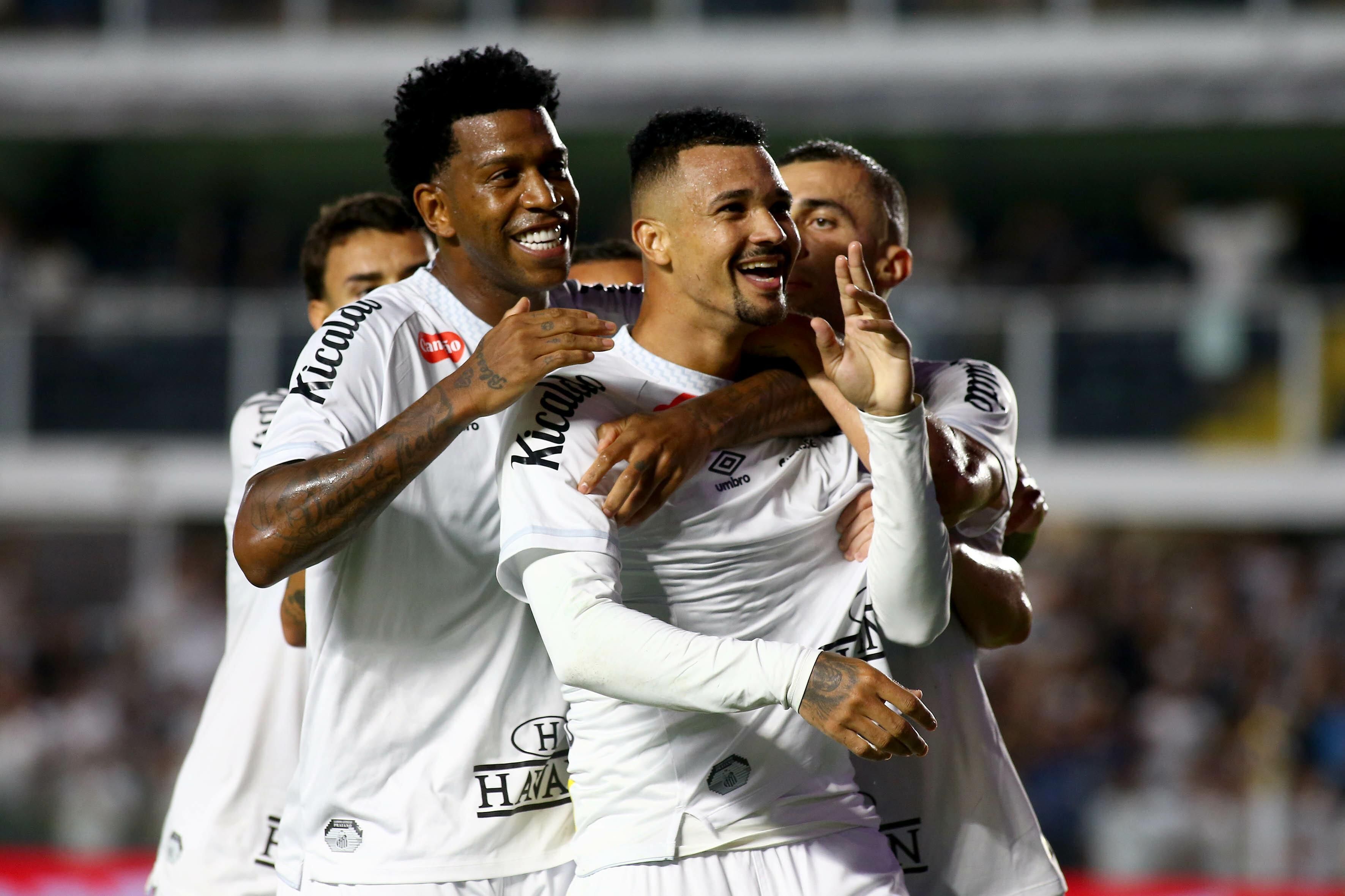 Ex-Cruzeiro é eleito melhor em campo em vitória do Santos sobre o Atlético