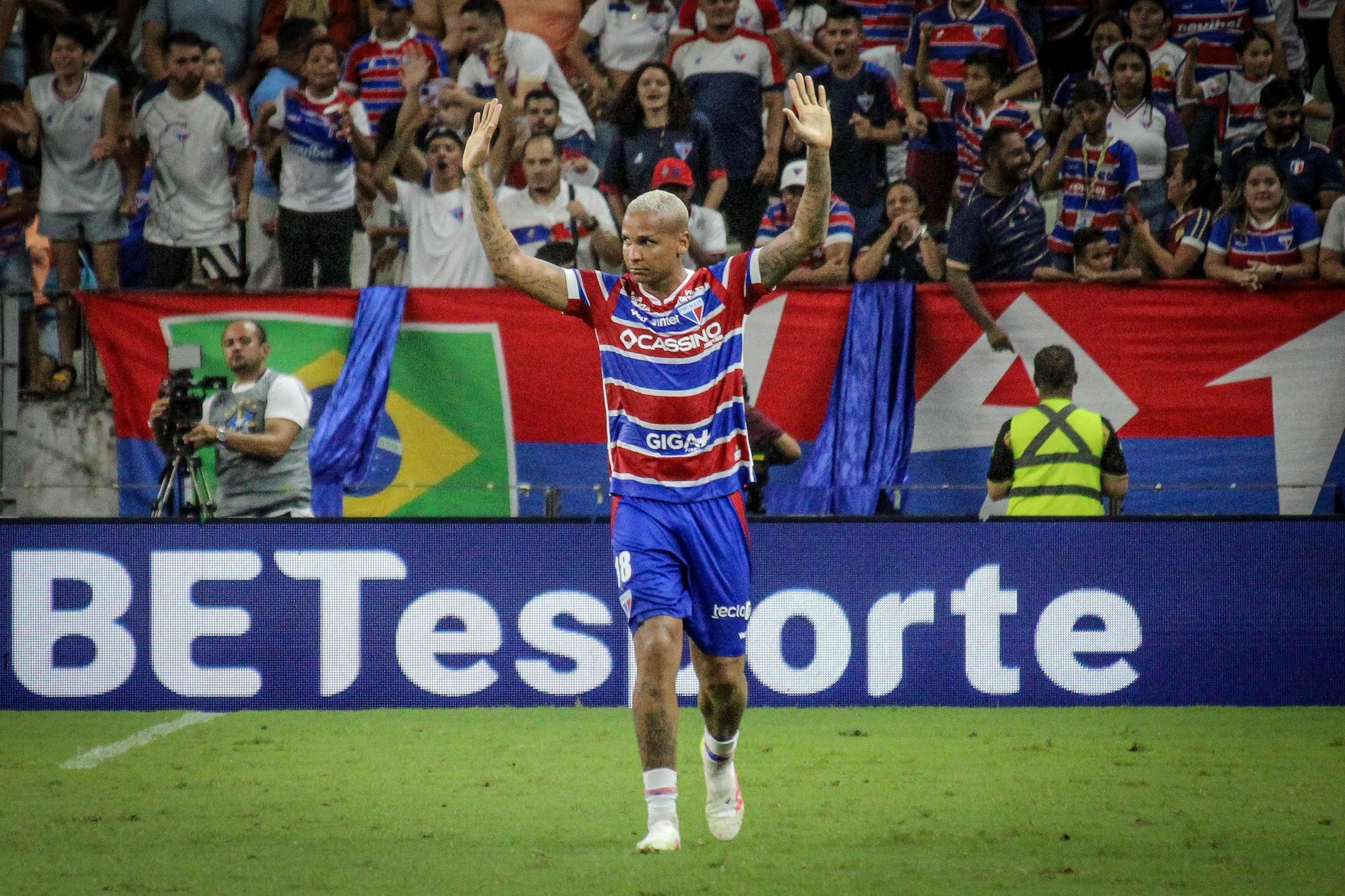 Ex-Atlético, Deyverson marca primeiro gol pelo Fortaleza contra o Palmeiras