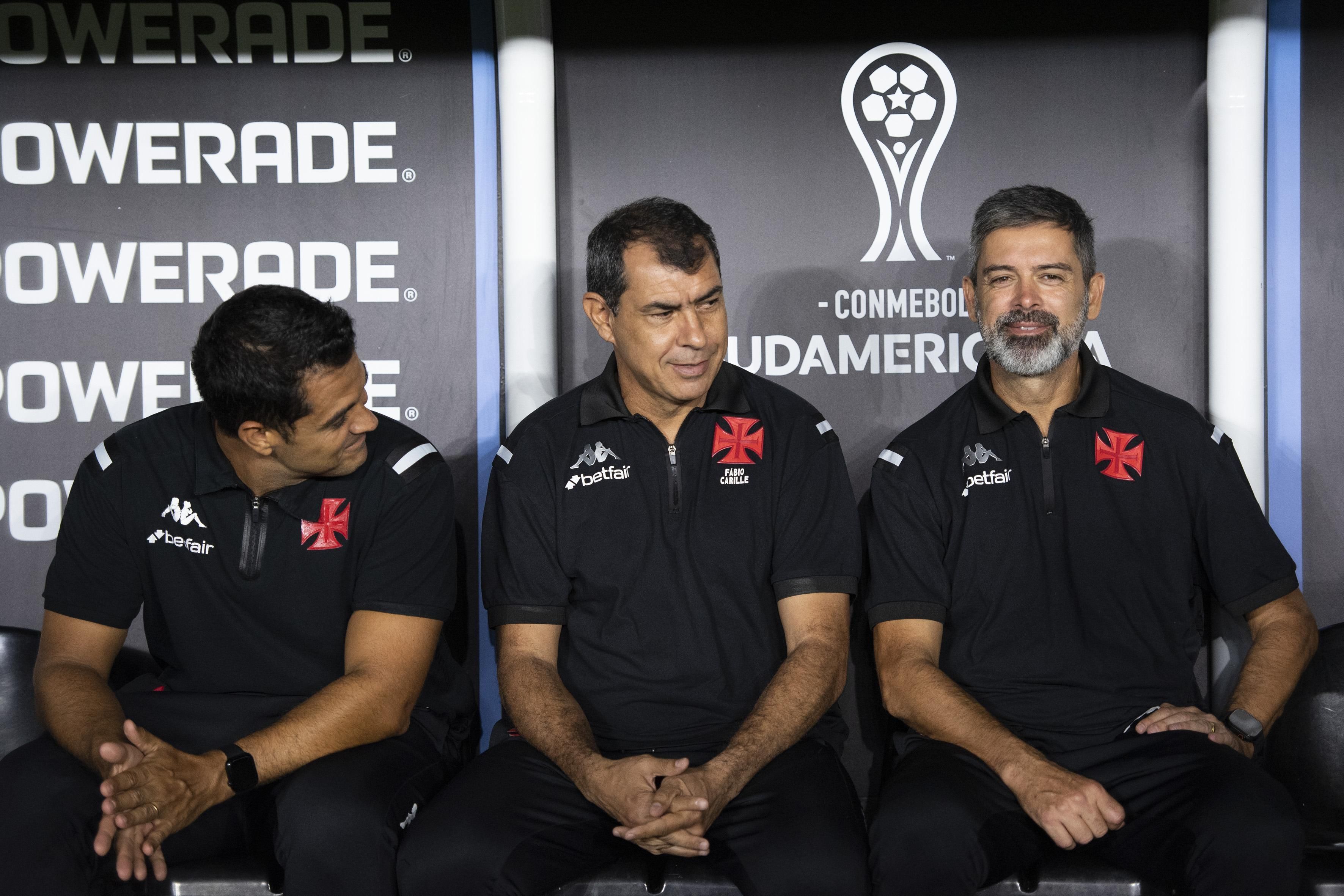 Carille reclama da regularidade do Vasco e relativiza vaias da torcida