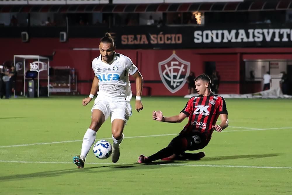 Grêmio sai na frente, Vitória empata, e clubes dividem pontos no Brasileirão