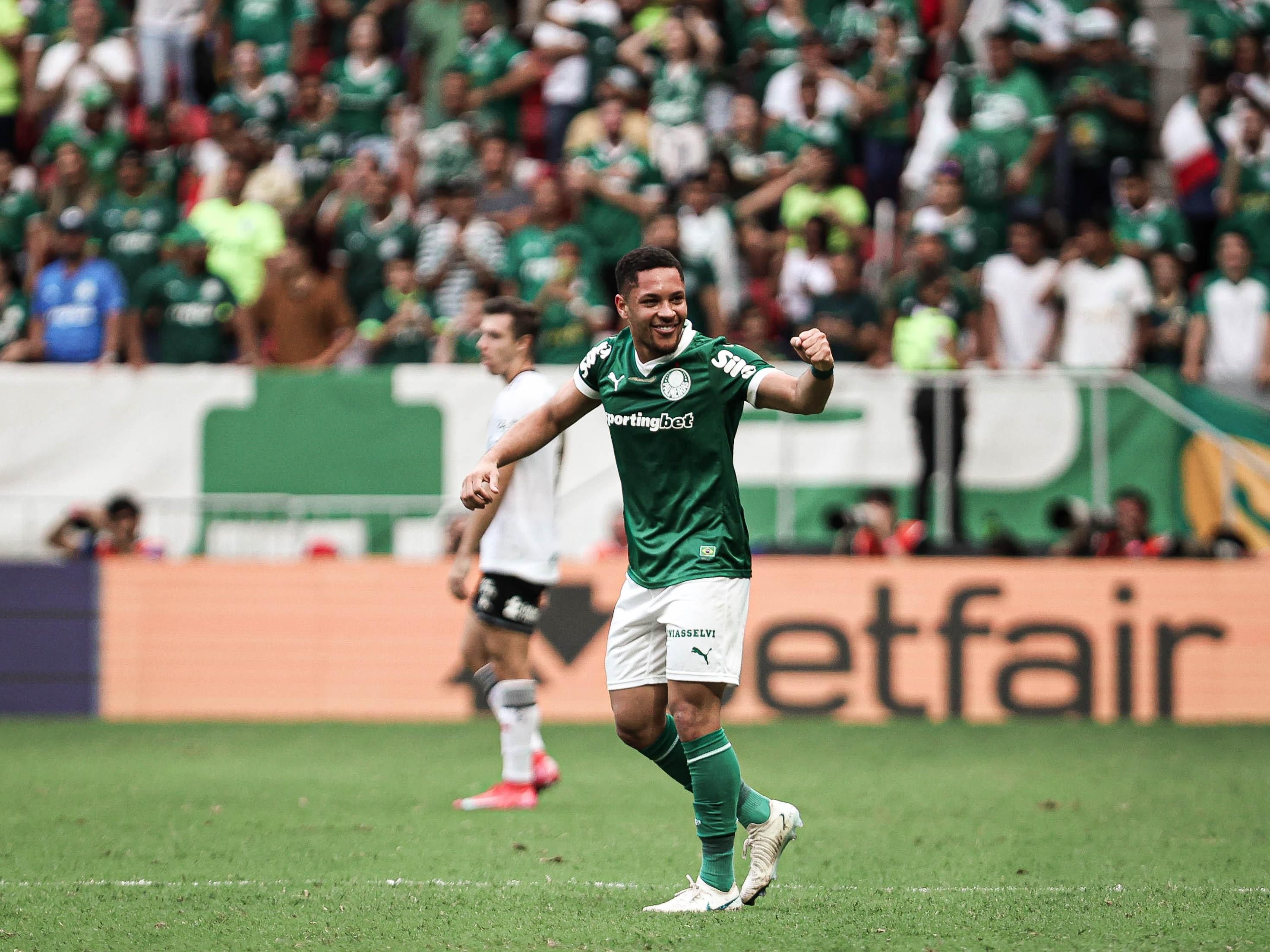 Vitor Roque encerra o jejum, e Palmeiras vence o Vasco pelo Brasileiro