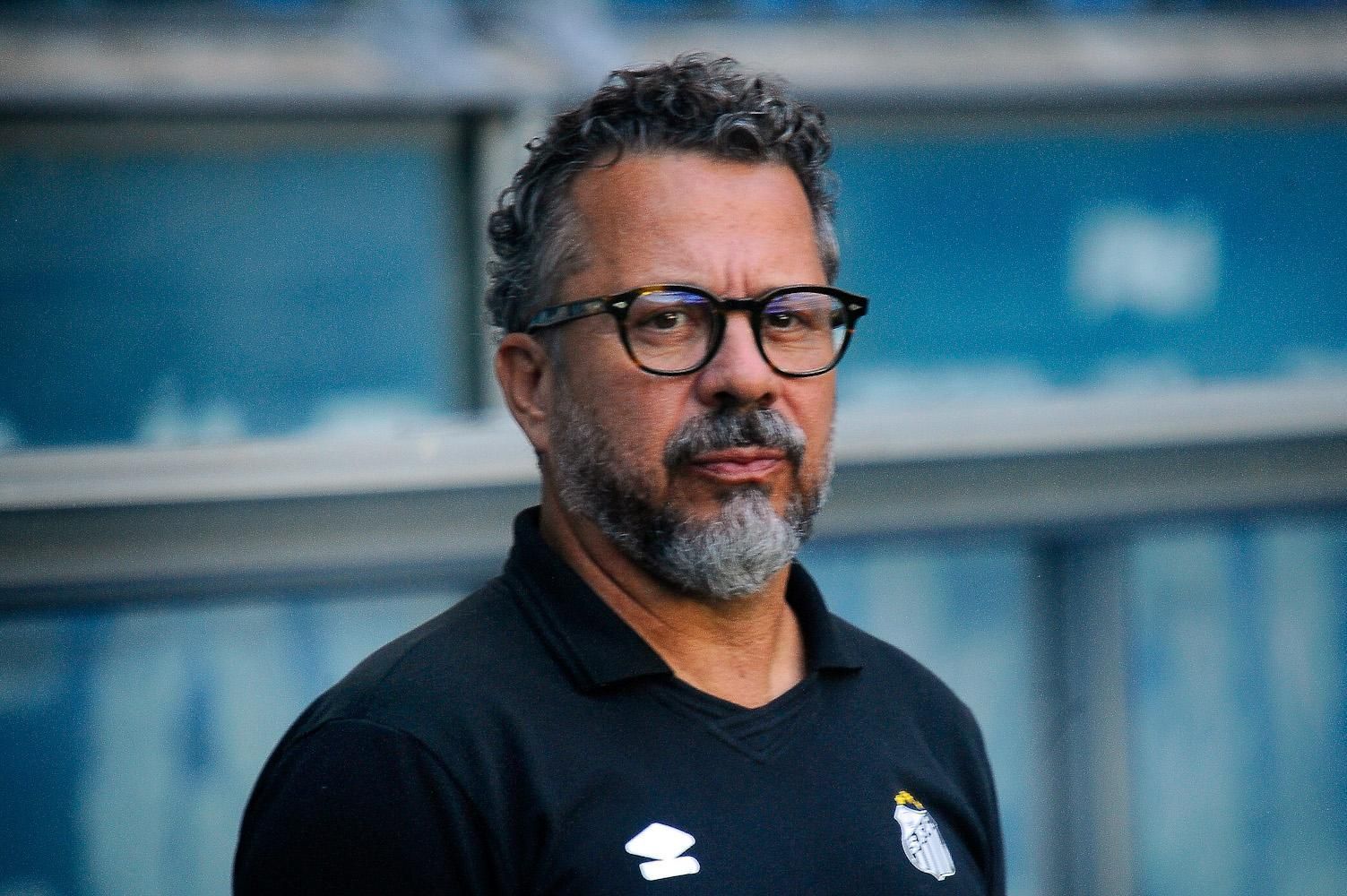 Cléber Xavier revela que titular do Santos jogou no sacrifício contra o Grêmio