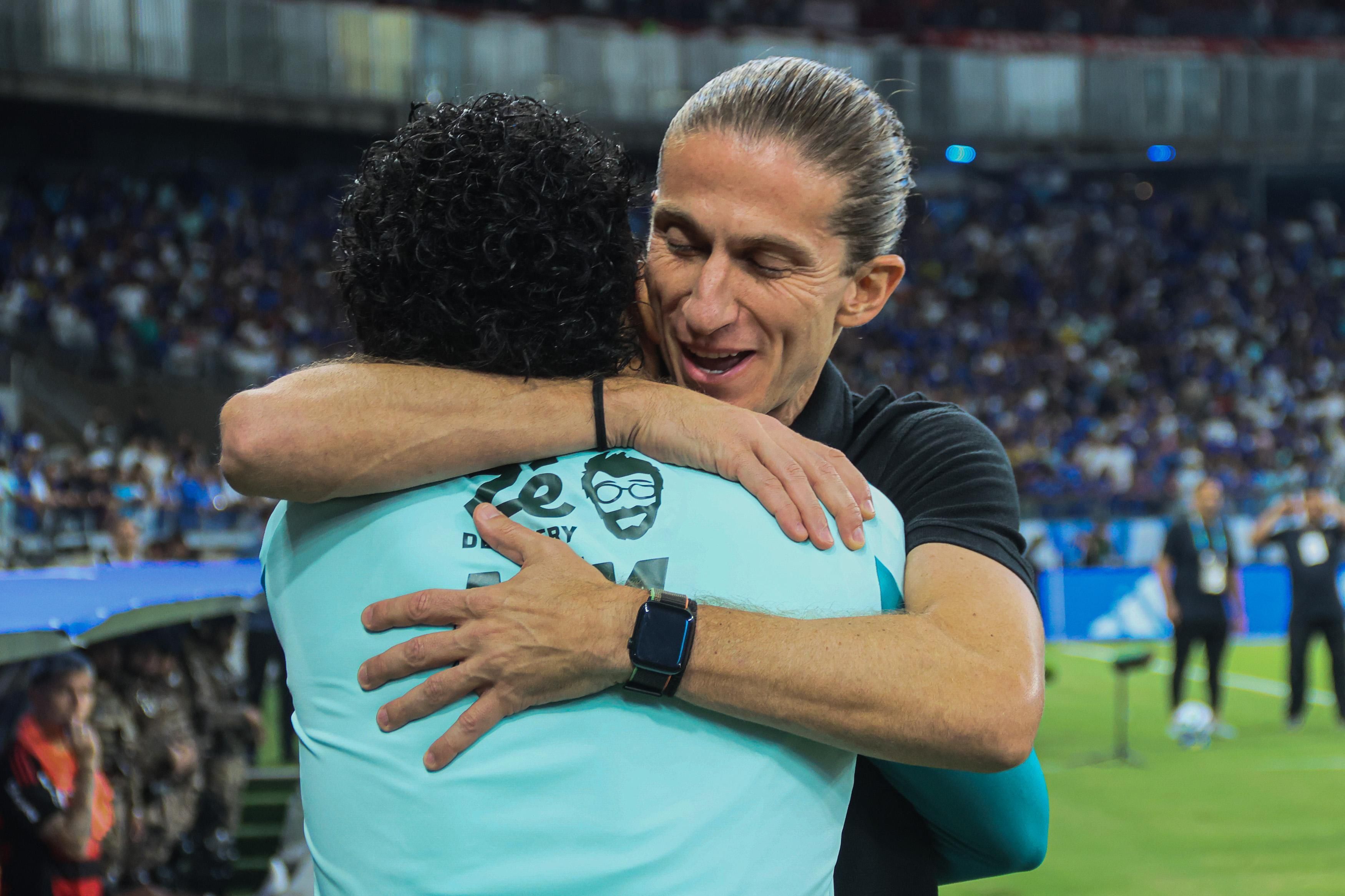 Gabigol, do Cruzeiro, recebe carinho de Bruno Henrique, Filipe Luís e ex-colegas de Flamengo