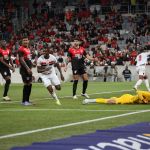 Joia do Cruzeiro marca, mas Athletico-PR é goleado pelo Botafogo-SP na Série B