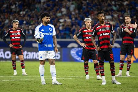 Festa do Cruzeiro após a vitória sobre o Flamengo; Gabigol, Kaio Jorge, Jardim, Cássio, Raposão e companhia foram à loucura no Mineirão