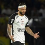 Ex-Cruzeiro detona Memphis Depay por cavadinha contra o Mirassol