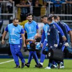 Dois laterais-direitos do Grêmio se machucam durante jogo com o Godoy Cruz