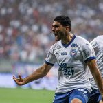 Chuva, expulsões e gols: Bahia vence o Vitória em clássico pelo Brasileirão