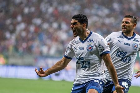 Michel Araújo comemora gol do Bahia sobre o Vitória