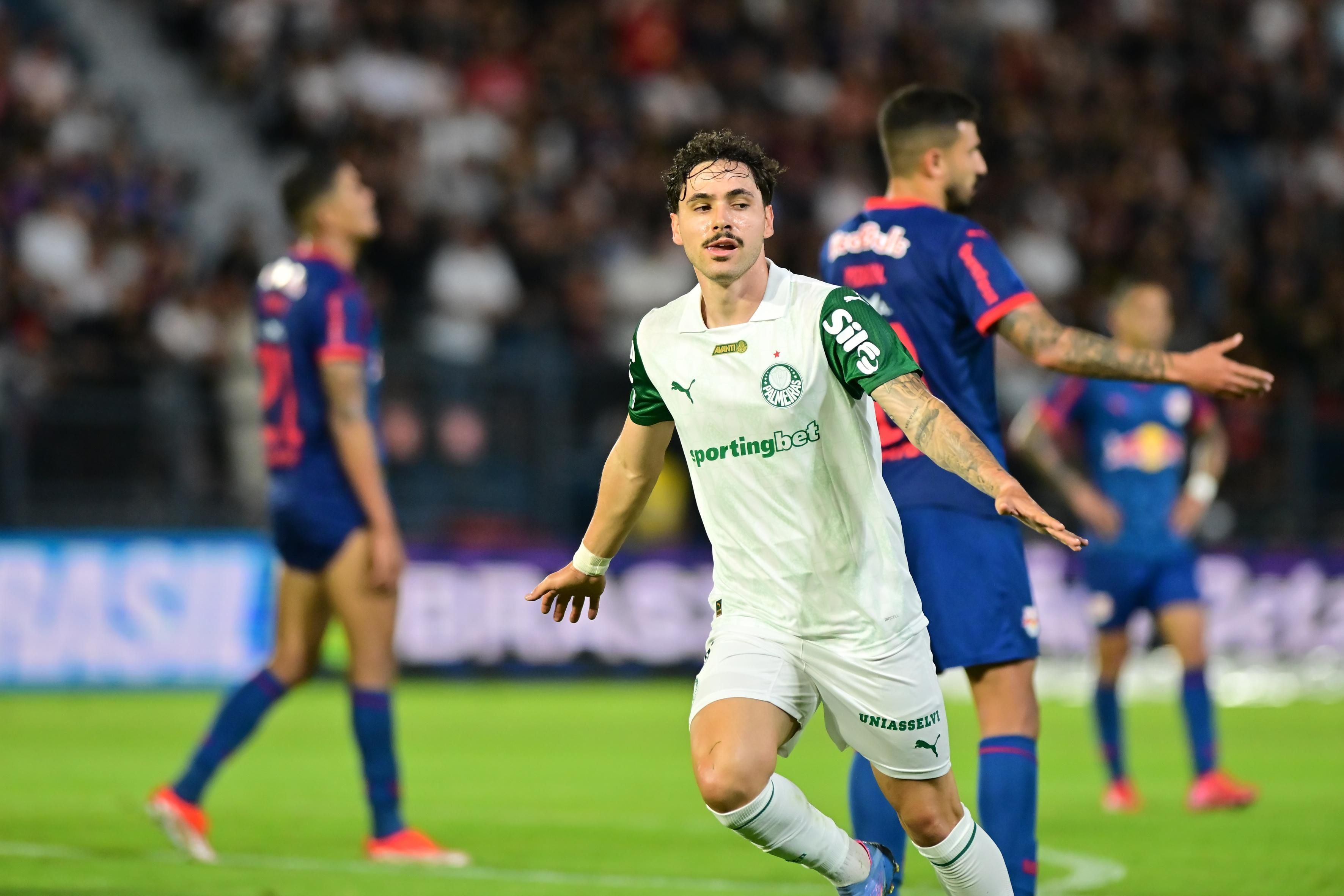 'Crias' do Cruzeiro decidem, e Palmeiras vence Bragantino de virada pelo Brasileiro