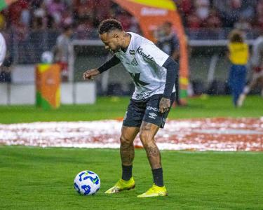 Neymar atuou por 25 minutos na eliminação do Santos contra o CRB, pela Copa do Brasil