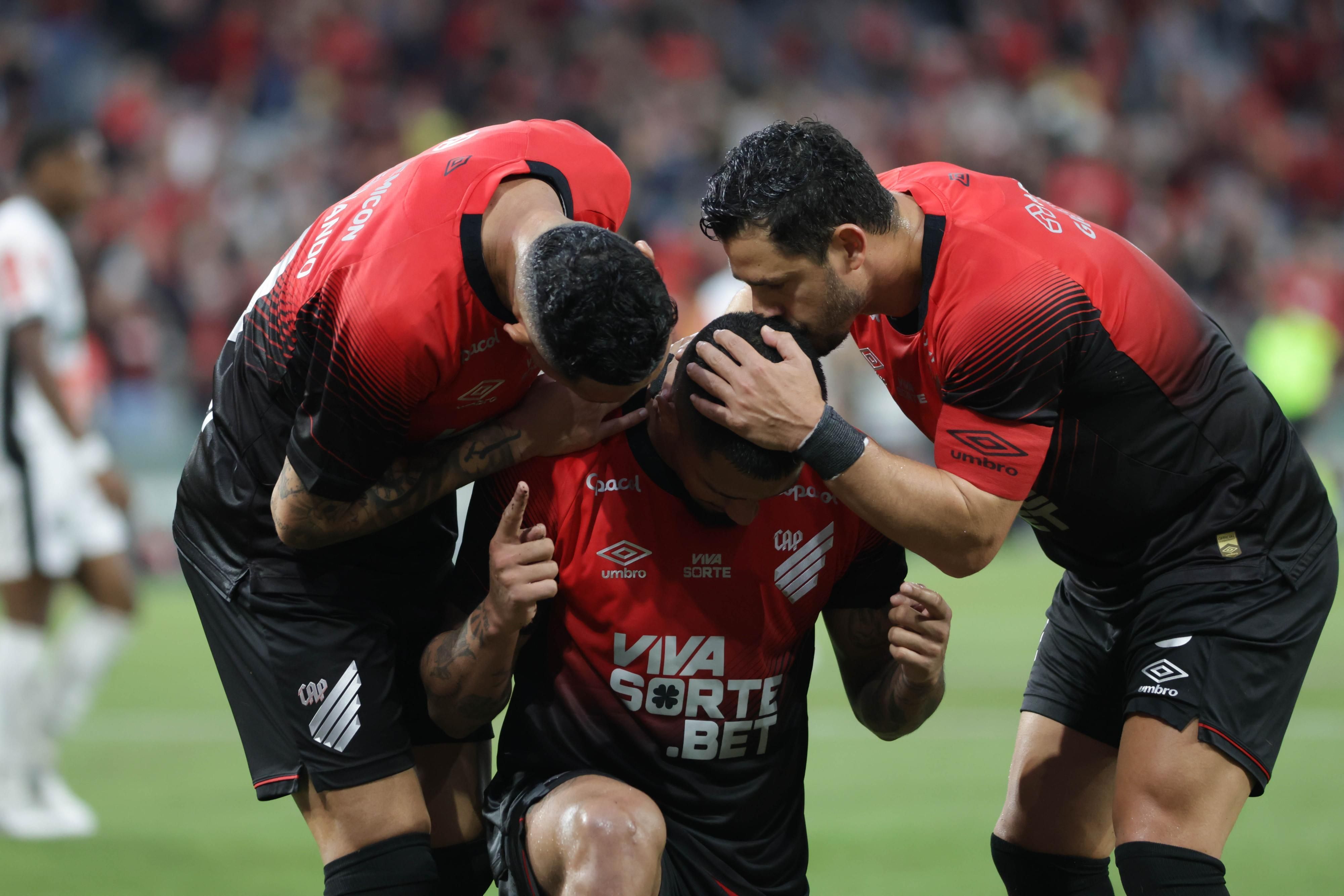 Com novo técnico, Athletico-PR quebra jejum e vence Athletic pela Série B