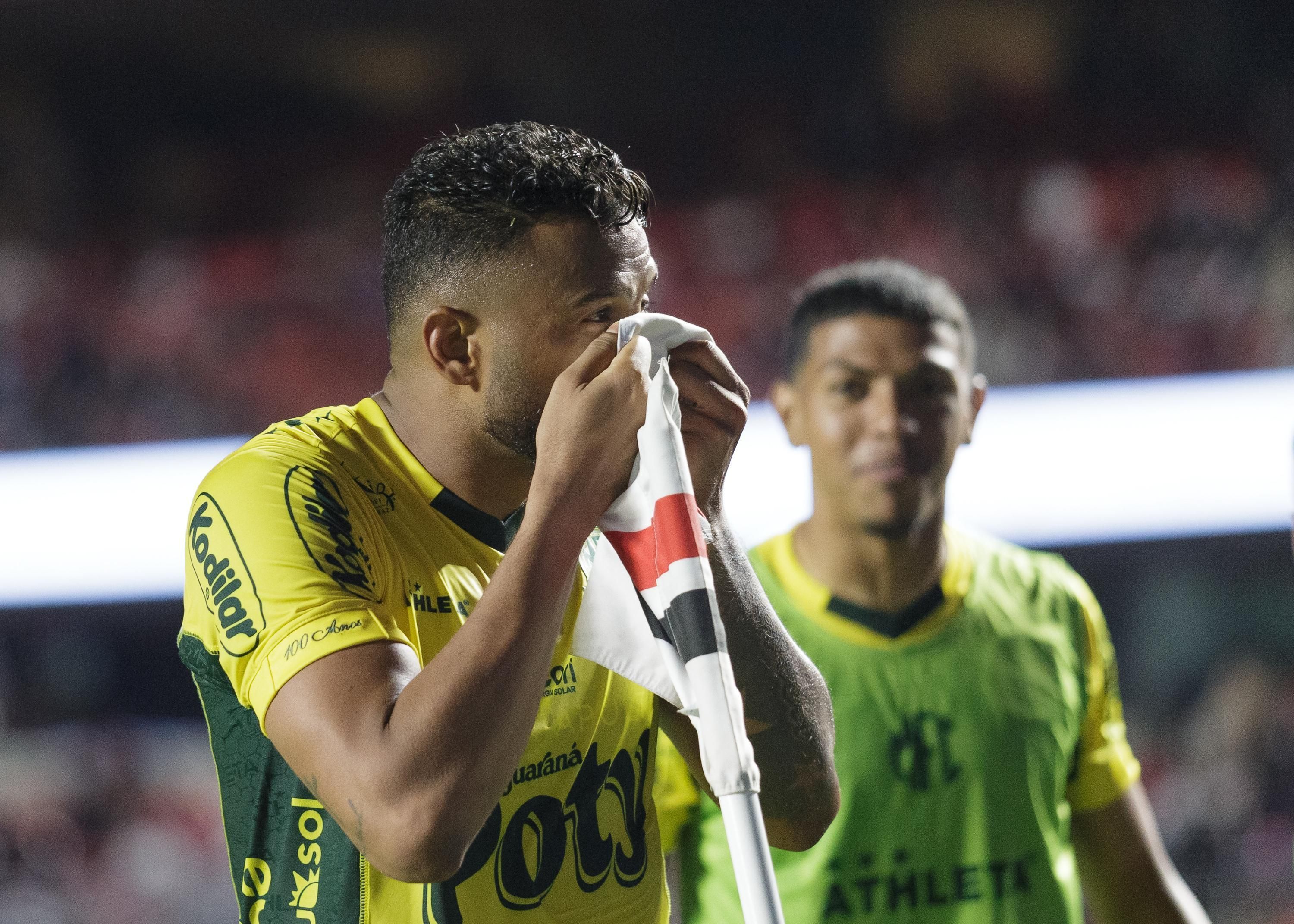 Torcedor do São Paulo, Reinaldo explica porque comemorou gol contra time do coração