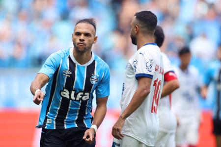 Martin Braithwaite, do Grêmio, comemora gol diante do Bahia, em partida pelo Brasileirão