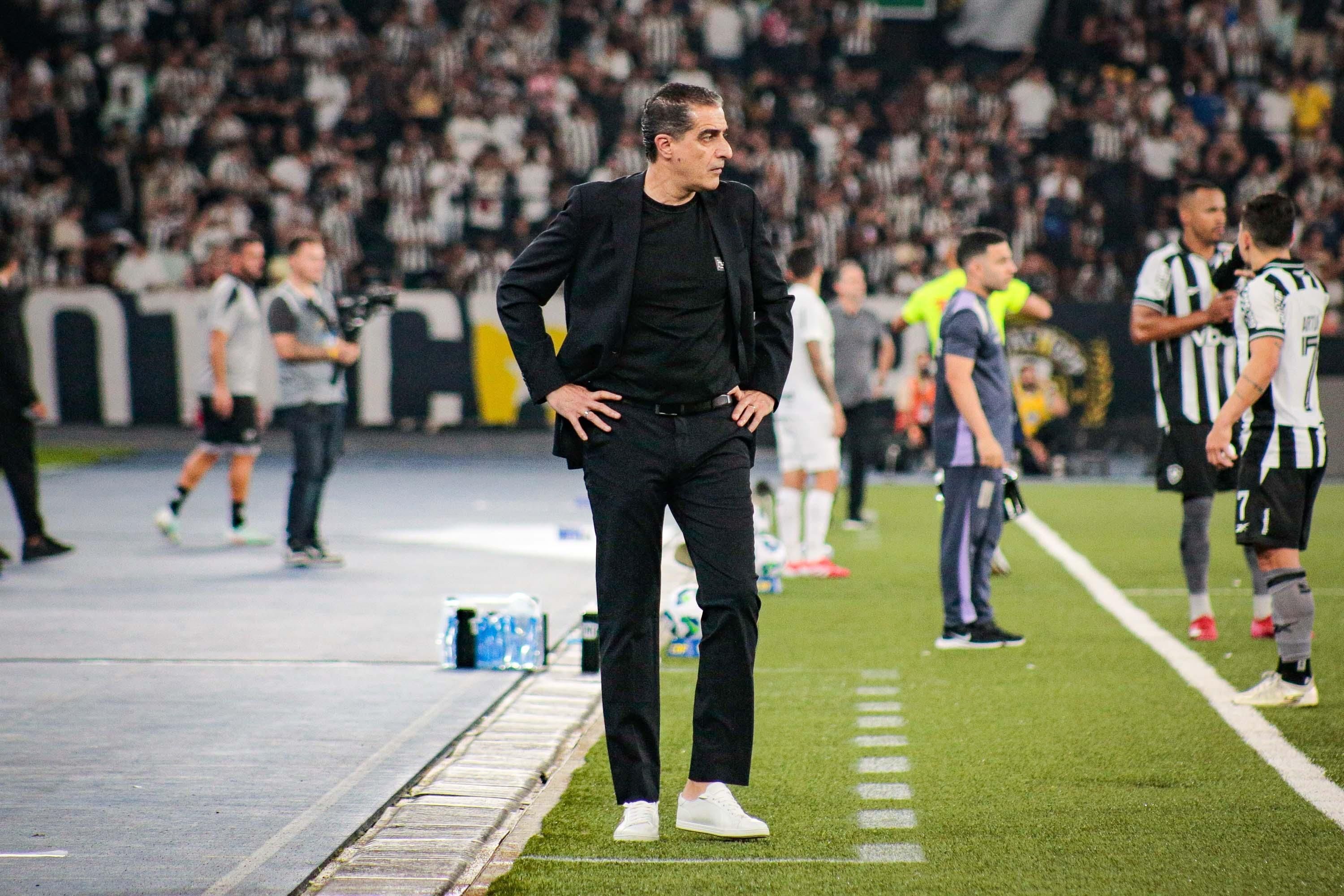 Renato Paiva destaca aproveitamento do Botafogo como mandante: ‘Orgulhosos’