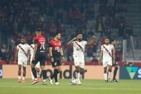 Atlético-GO fez o gol da vitória logo aos 5 minutos de jogo