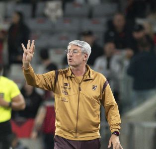 Odair Hellmann foi expulso na derrota para o Atlético-GO