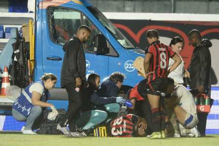Jogadores do Vitória e do Cruzeiro desesperados com fratura no tornozelo direito de Jamerson