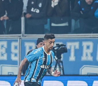 Olivera começou como titular do Grêmio contra o Corinthians