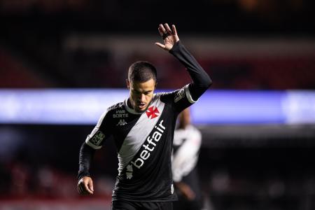 Coutinho teve grande atuação na vitória do Vasco sobre o São Paulo