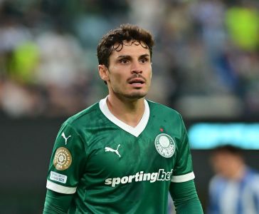 Raphael Veiga entrou em campo pelo Palmeiras contra o Porto, nesse domingo, pelo Mundial de Clubes